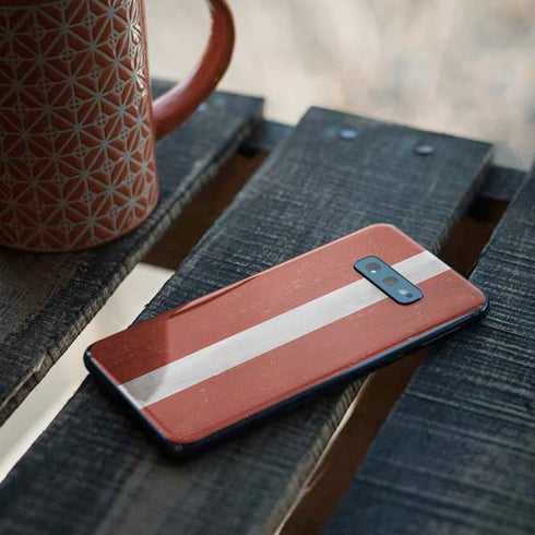 Latvia Flag Distressed Galaxy S10e Skin